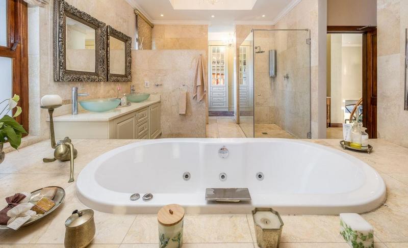 6 Bedroom Property for Sale in Klein Zevenwacht Western Cape